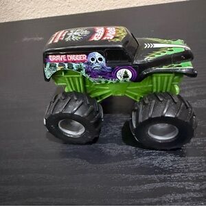 Hot Wheels Monster Jam Grave Digger Monster Truck Toy‎ Kids Play Vehicle